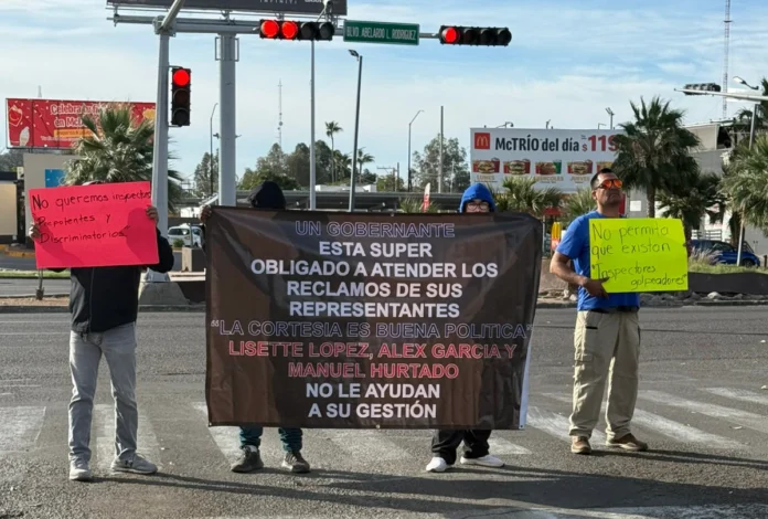 Bloqueos en Hermosillo acusan abusos de Inspección y Vigilancia del Ayuntamiento_1 Comerciantes protestan y bloquean calles de Hermosillo por irregularidades en permisos