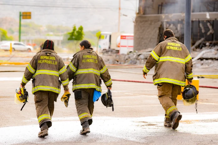Bomberos de Hermosillo controlan incendio en Sam’s Vado del Río sin personas lesionadas
