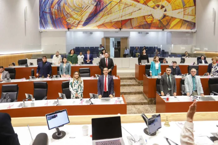 Emeterio Ochoa y diputados de oposición presentan denuncia contra Vicky Espinoza en el Congreso de Sonora