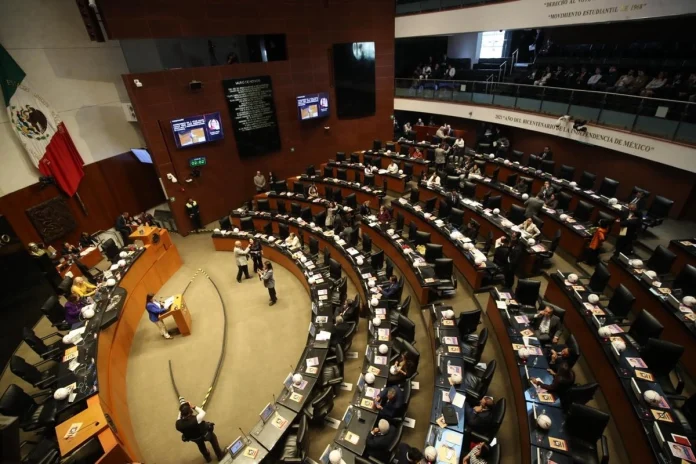Avanza el Plan B de reforma electoral en el Senado y desata choque por revocación