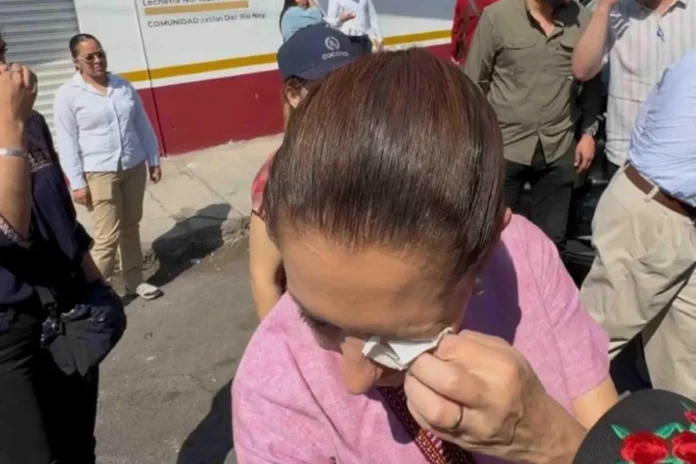 Claudia Sheinbaum con el ojo irritado tras accidente durante evento en Ixtlán del Río Nayarit Claudia Sheinbaum con el ojo irritado tras accidente durante evento en Ixtlán del Río Nayarit
