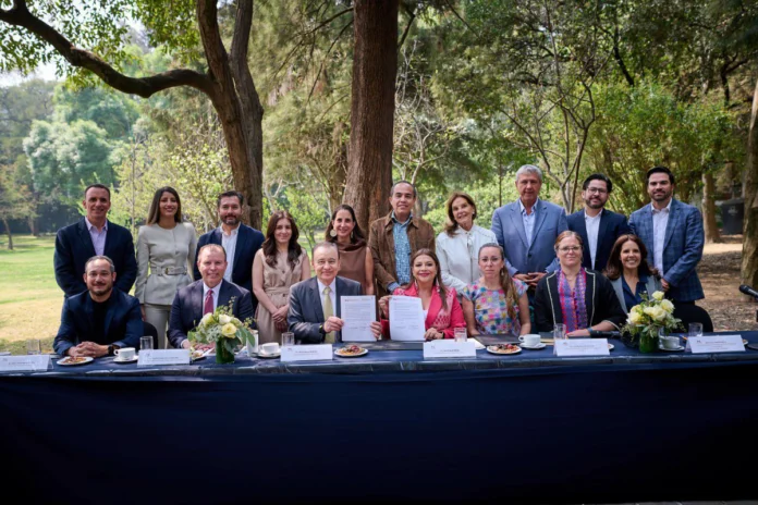 Gobernador Alfonso Durazo firma convenio con autoridades del Bosque de Chapultepec para fortalecer el Bosque Urbano La Sauceda