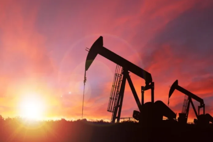 Precio del petróleo supera los 100 dólares mientras el G7 analiza liberar reservas estratégicas