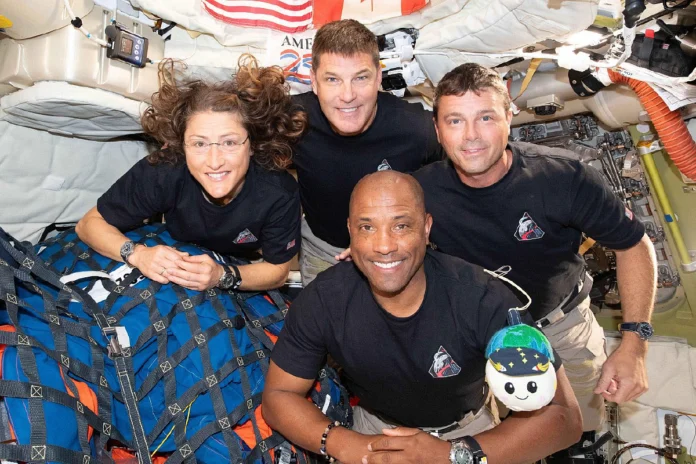 Astronautas de Artemis II regresan este viernes tras misión lunar