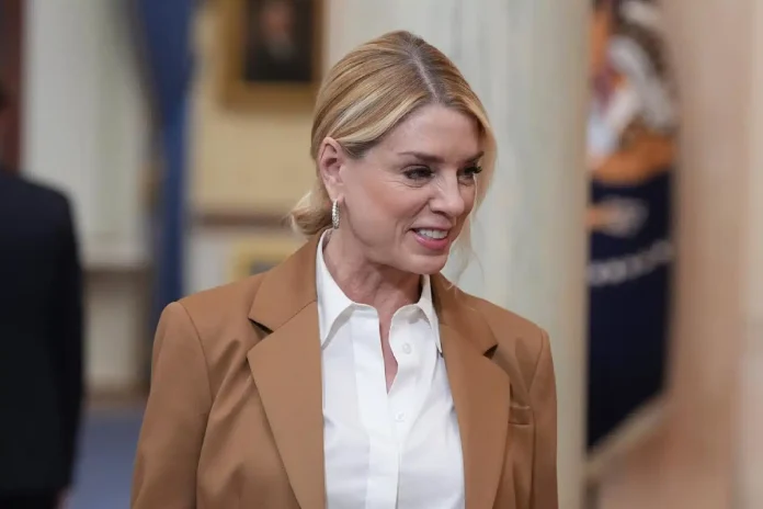 Donald Trump anuncia salida de Pam Bondi como fiscal general de Estados Unidos_1 Donald Trump anuncia salida de Pam Bondi como fiscal general de Estados Unidos