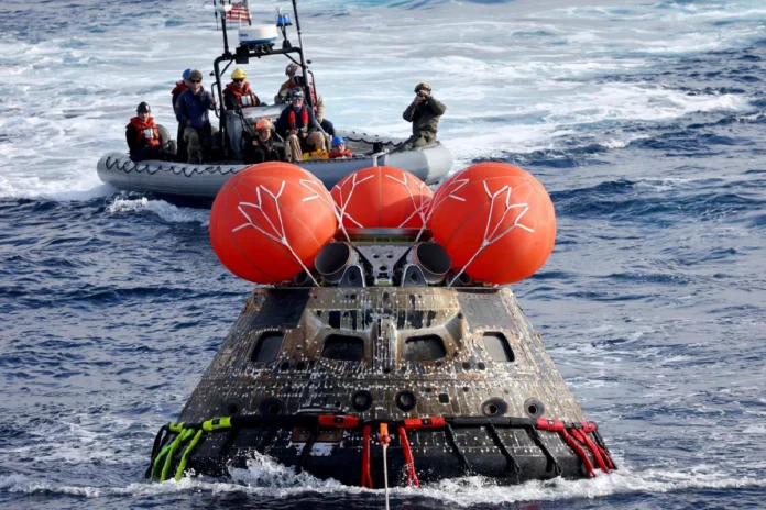 Nave Orión ameriza con éxito tras misión Artemis II alrededor de la Luna