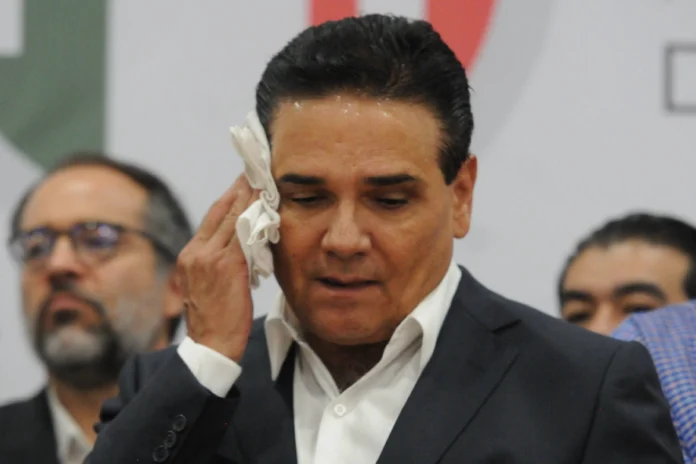 Silvano Aureoles buscado por Interpol tras presunta fuga de México_1