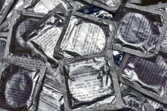 Condones subirán hasta 30% en México por crisis en Medio Oriente