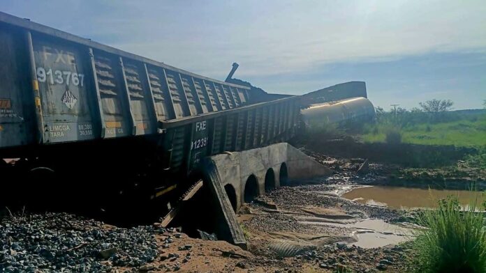 Tren descarrilado en Naco tras el derrame de sustancias químicas en Sonora Tren descarrilado en Naco tras el derrame de sustancias químicas en Sonora