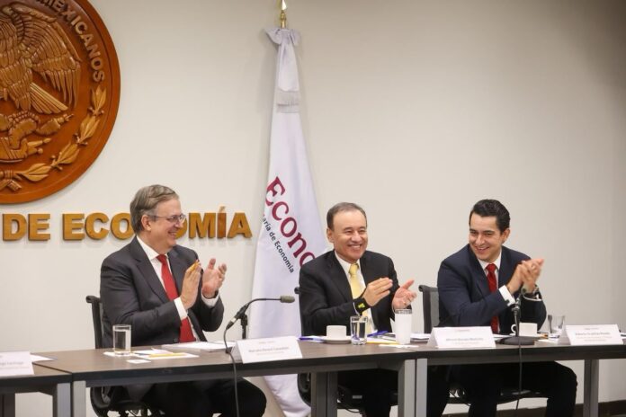 Alfonso Durazo y Marcelo Ebrard durante el Primer Encuentro del Comité Promotor de Inversiones de Sonora