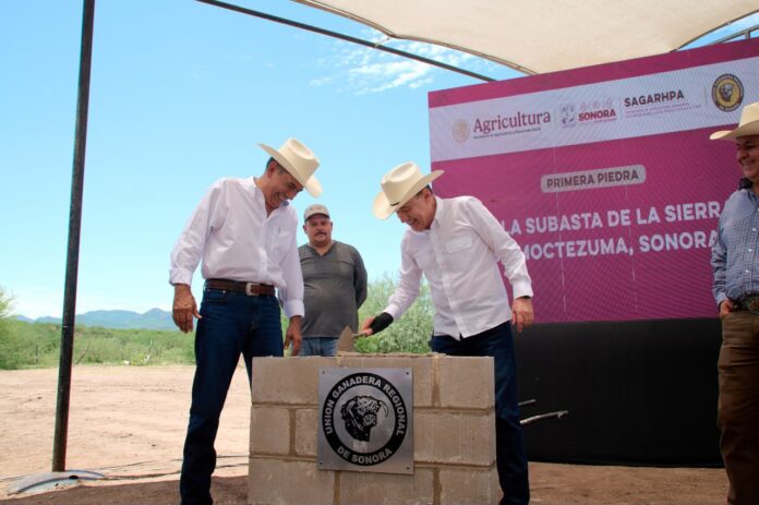 Alfonso Durazo inicia la construcción de la Subasta Ganadera de la Sierra en Moctezuma, Sonora Alfonso Durazo inicia la construcción de la Subasta Ganadera de la Sierra en Moctezuma, Sonora