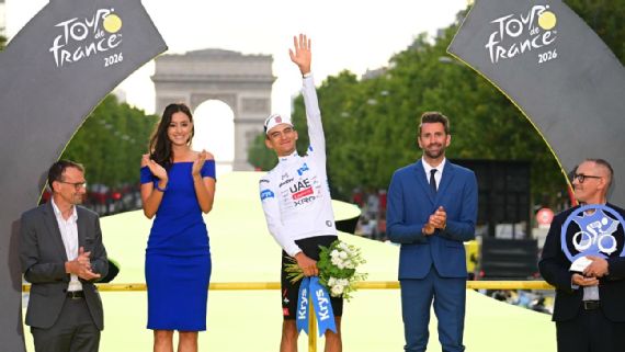 Isaac del Toro celebra su histórico tercer lugar en el Tour de Francia 2026 Isaac del Toro celebra su histórico tercer lugar en el Tour de Francia 2026