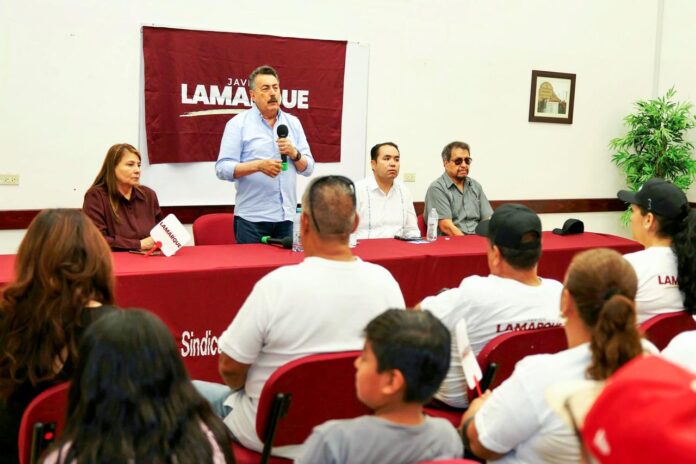 Javier Lamarque durante rueda de prensa con medios de comunicación en Hermosillo