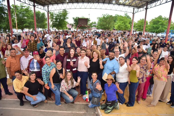 Lorenia Valles durante asamblea en Sonora donde celebró la reapertura de exportaciones de ganado