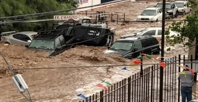 Video del inicio de las inundaciones en la colonia Colosio de Nogales durante las lluvias del 18 de julio Video del inicio de las inundaciones en la colonia Colosio de Nogales durante las lluvias del 18 de julio
