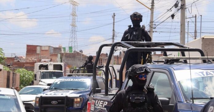 Falsos trabajadores de Bienestar roban más de un millón de pesos a adulta mayor en Aguascalientes Falsos trabajadores de Bienestar roban más de un millón de pesos a adulta mayor en Aguascalientes