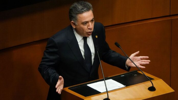 Enrique Inzunza se separa de la bancada de Morena en el Senado