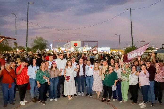 Javier Lamarque celebra su cumpleaños con familias durante asamblea informativa en Pueblitos, Hermosillo Javier Lamarque celebra su cumpleaños con familias durante asamblea informativa en Pueblitos, Hermosillo