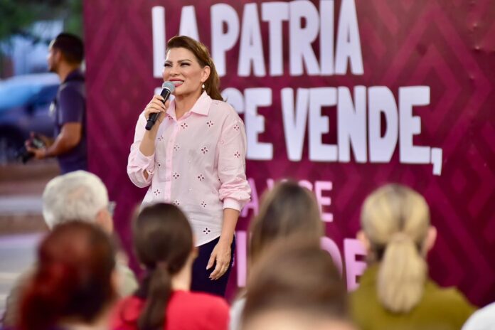 Lorenia Valles durante asamblea informativa en Hermosillo, Sonora