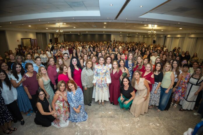 Lorenia Valles durante encuentro con mujeres en Hermosillo Sonora Lorenia Valles durante encuentro con mujeres en Hermosillo Sonora