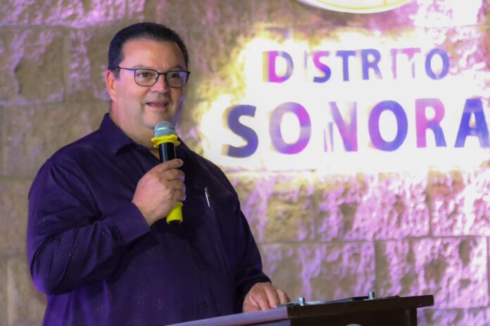Roberto Sitten Ayala durante posicionamiento sobre la exploración minera en Sonora