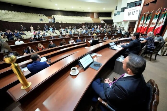 Congreso de Sinaloa pospone sesión para elegir gobernador interino tras nueva licencia de Rubén Rocha Moya Congreso de Sinaloa pospone sesión para elegir gobernador interino tras nueva licencia de Rubén Rocha Moya