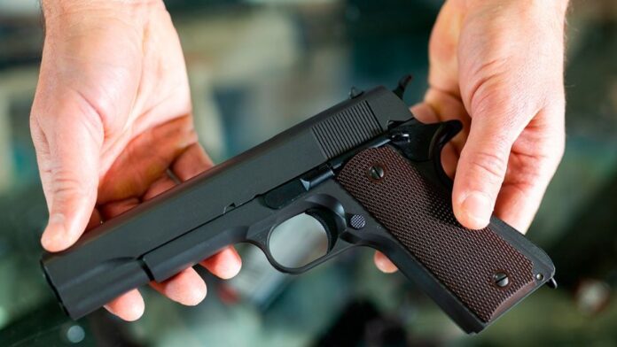 Estados Unidos modifica la aplicación de las reglas para comprar pistolas antes de los 21 años
