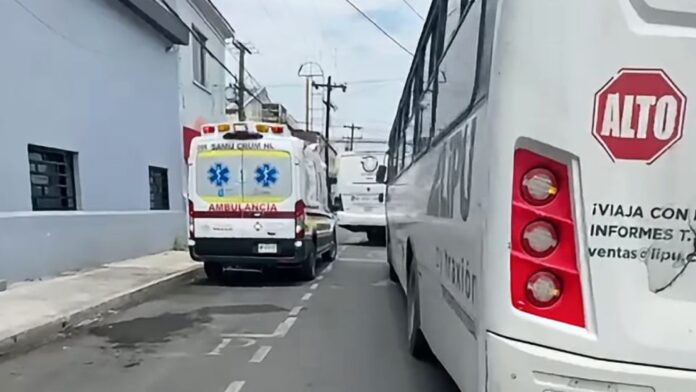 Camión con simpatizantes de Sheinbaum choca en el Centro de Monterrey