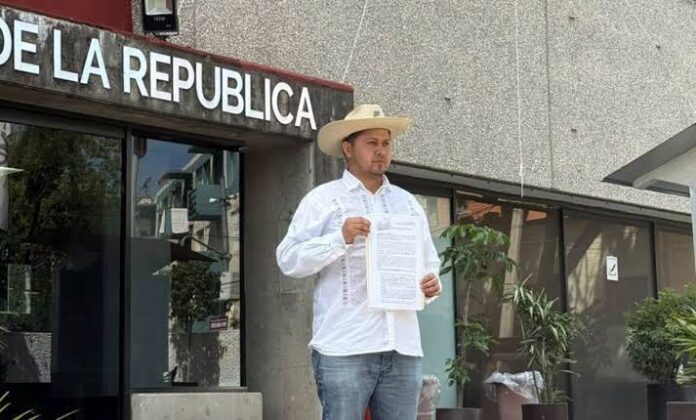 Juan Daniel Manzo y denuncia ante la FGR por presunta delincuencia organizada