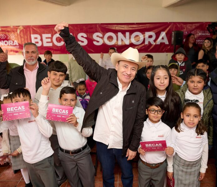 Alfonso Durazo destaca entrega de más de 736 mil becas en Sonora Alfonso Durazo destaca entrega de más de 736 mil becas en Sonora
