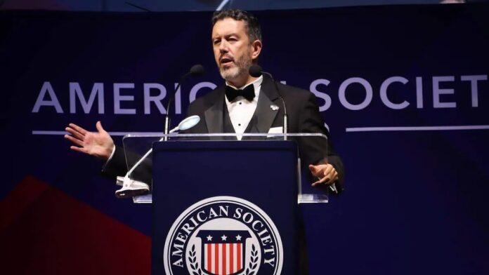 Larry Rubin cuestiona reforma de nacionalidad única en México