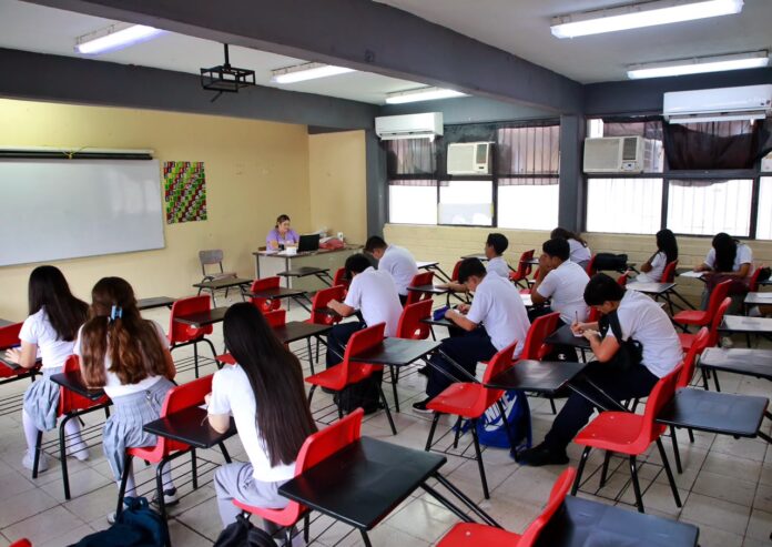 SEC realiza trabajos de mantenimiento y mejora en la Secundaria General No. 6 de Sonora SEC realiza trabajos de mantenimiento y mejora en la Secundaria General No. 6 de Sonora
