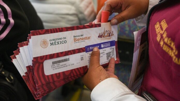 Claudia Sheinbaum y presupuesto de 697 mil millones para Bienestar en 2027