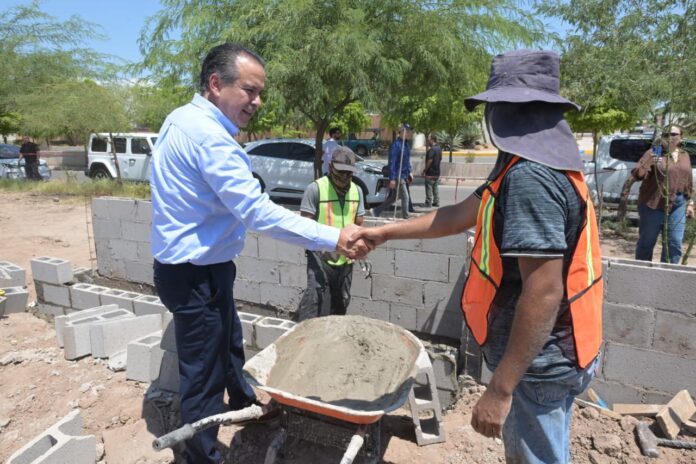 Toño Astiazarán supervisa construcción de parque para niñas y niños con autismo en Hermosillo