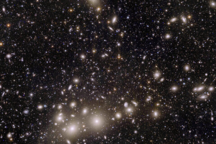 Euclid descubre un cometa desconocido a 1,300 millones de kilómetros