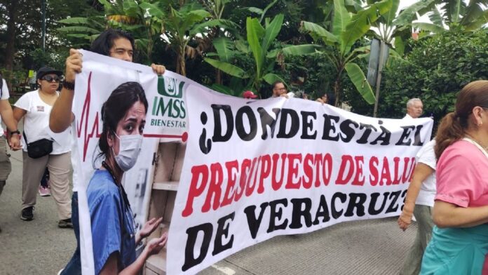 Claudia Sheinbaum durante gira por Veracruz enfrenta protestas del sector salud Claudia Sheinbaum durante gira por Veracruz enfrenta protestas del sector salud
