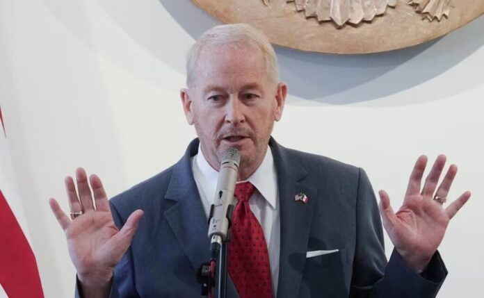Ronald Johnson anuncia entrega de más de 20 fugitivos de Estados Unidos a México
