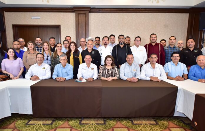 Lorenia Valles dialoga con representantes sindicales de Sonora en Hermosillo