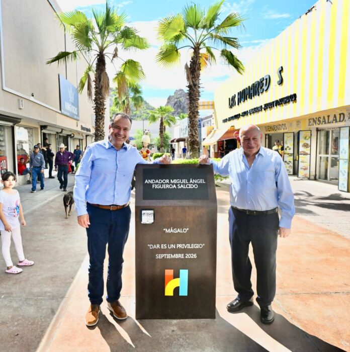 Develación de la placa conmemorativa en honor a Miguel Ángel Mágalo Figueroa Salcido en Hermosillo